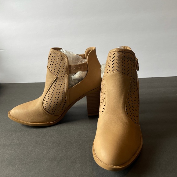 Brand New Tan Almond Toe Booties 🤎 - Picture 3 of 3